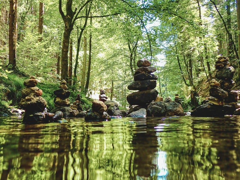 Bild von gestapelten Steinen